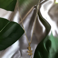 Delicate Rose Necklace-18k